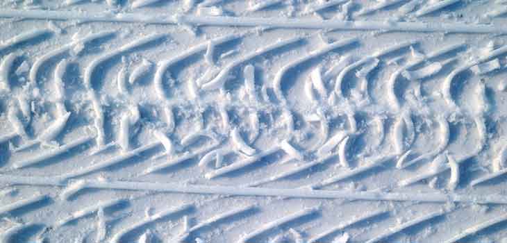 Winterbanden, bandenspoor in de sneeuw